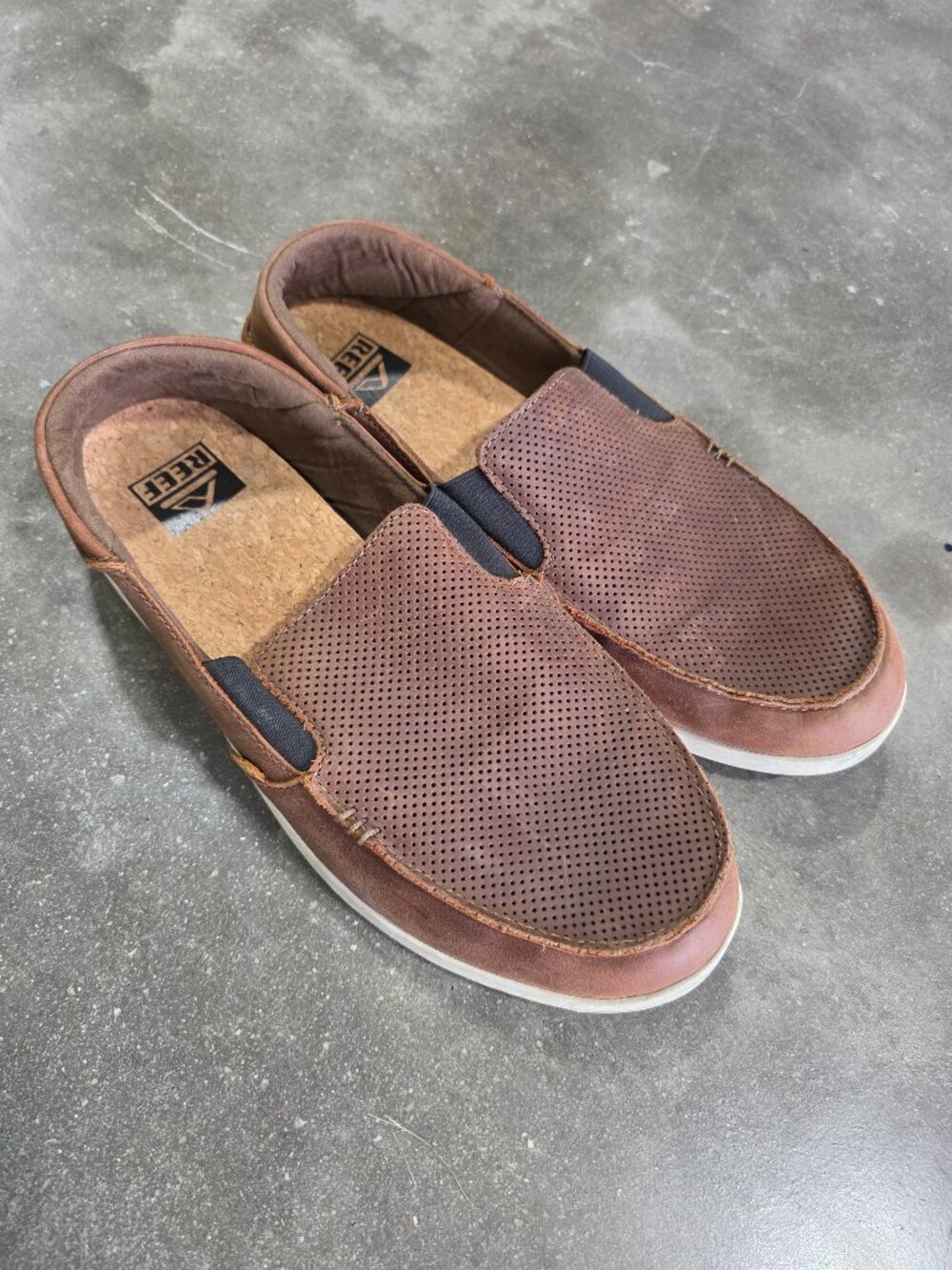 Reef leather slip on shoes SIZE 11